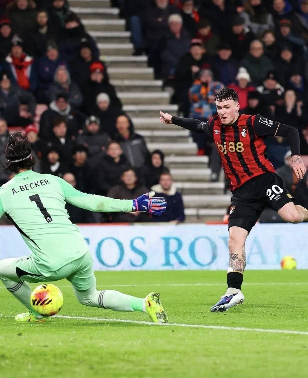 1700万“天价转费会”吓退米兰?3大豪门截胡,红黑军团的豪赌悬了